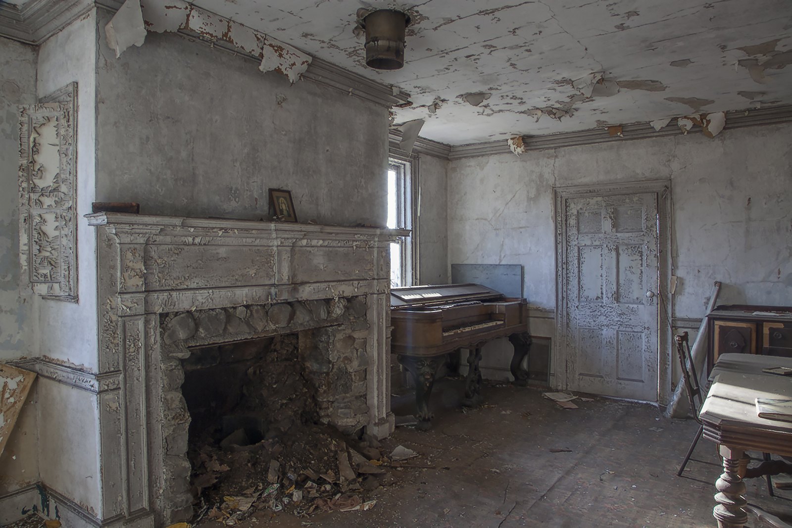 Urban Archeology & Modern Ruins — media?path=galleries%2Furban archeology modern ruins%2F11 south parlor buttonwood