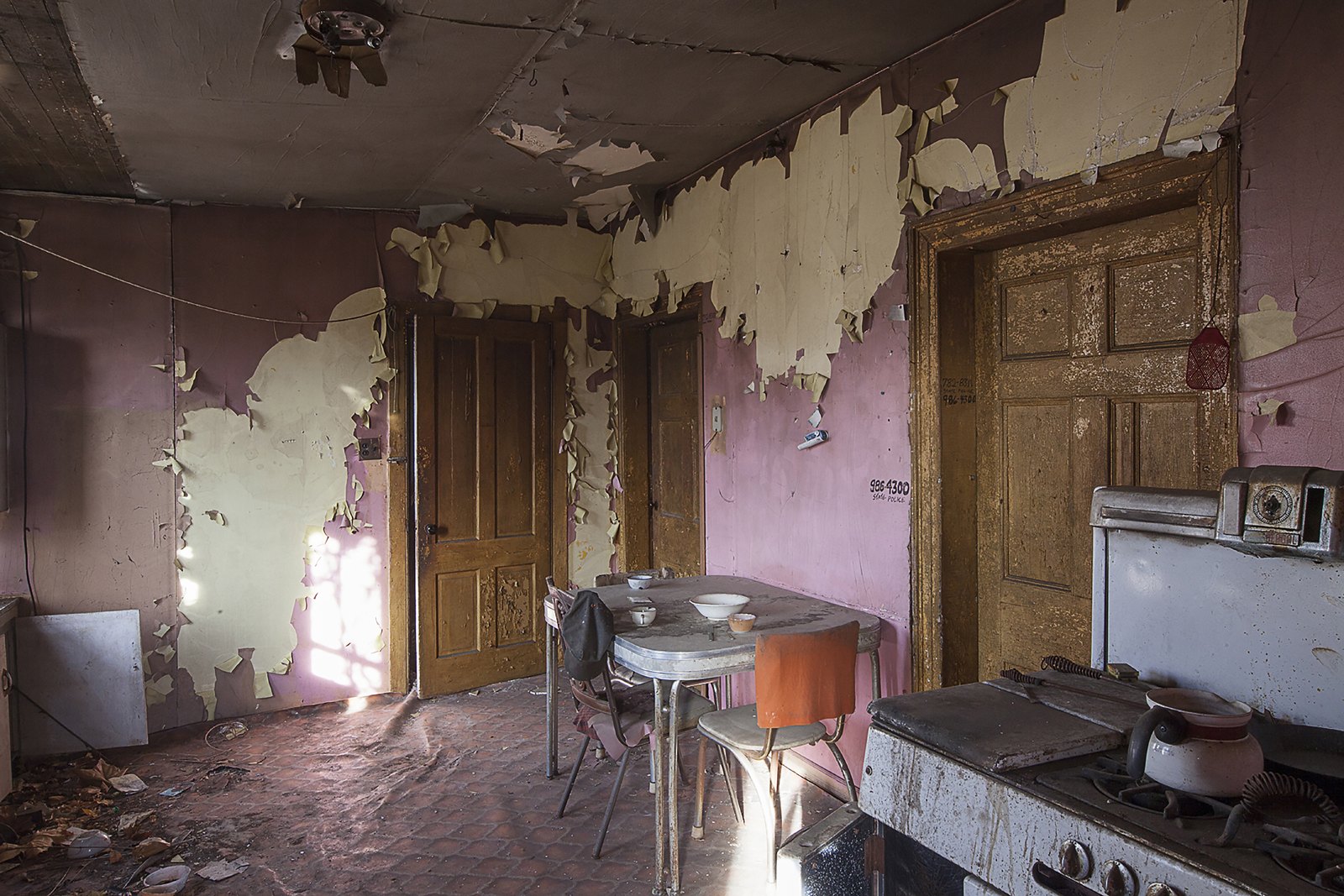 Urban Archeology & Modern Ruins — media?path=galleries%2Furban archeology modern ruins%2F15 kitchen table stove buttonwood